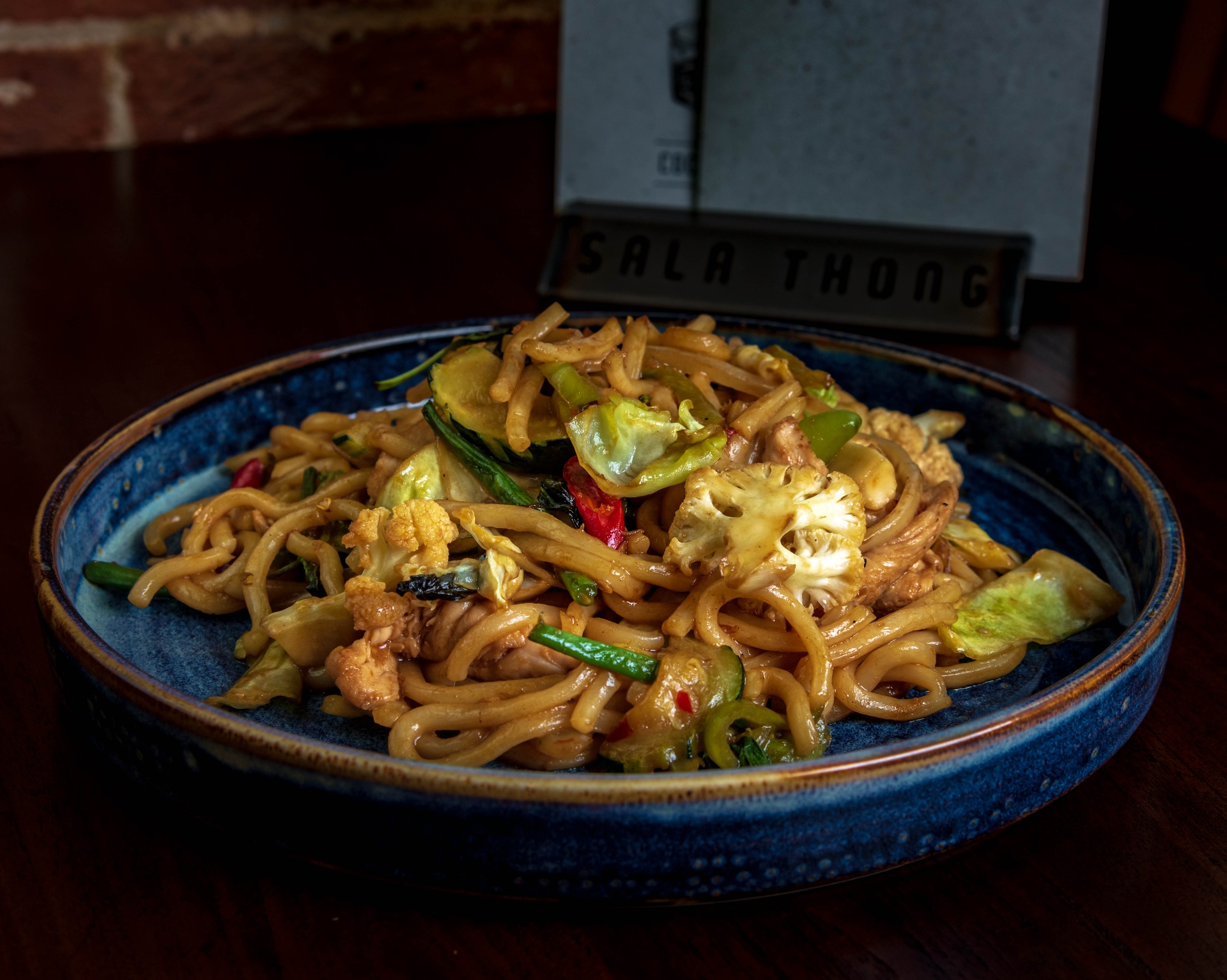 Wok-fried egg noodles with chicken and vegetables